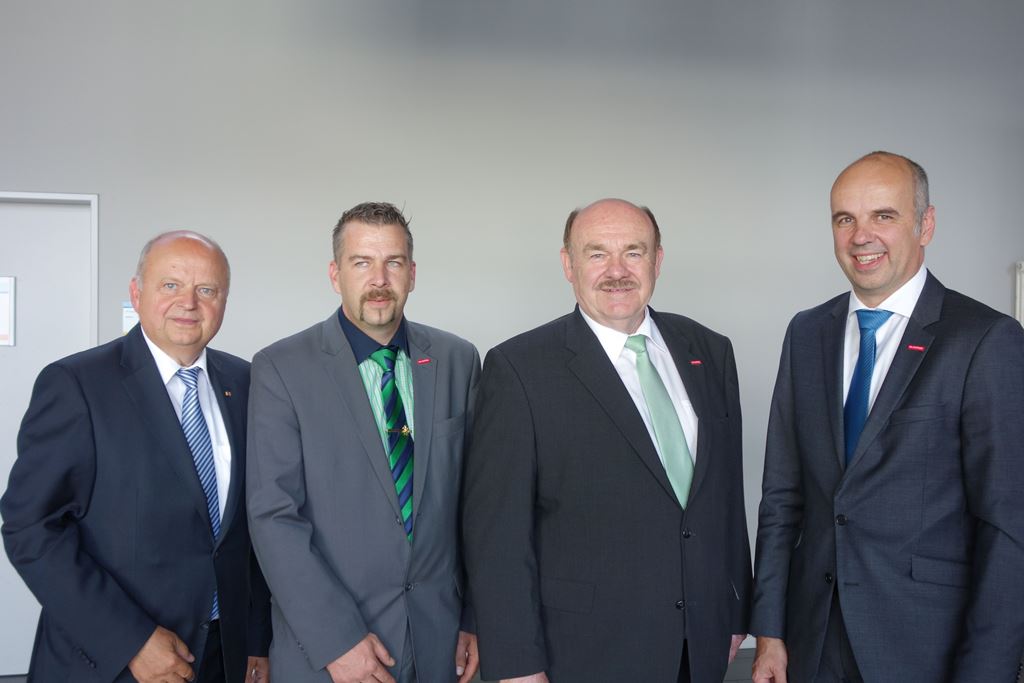 (v.l.n.r.) Hauptgeschäftsführer Harald Brandes, Vizepräsident Andreas Brieske, Präsident Klaus Repp und Vizepräsident Stefan Füll